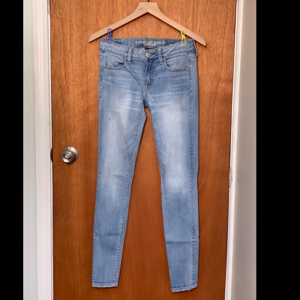 American Eagle Light Wash Skinny Jeans
